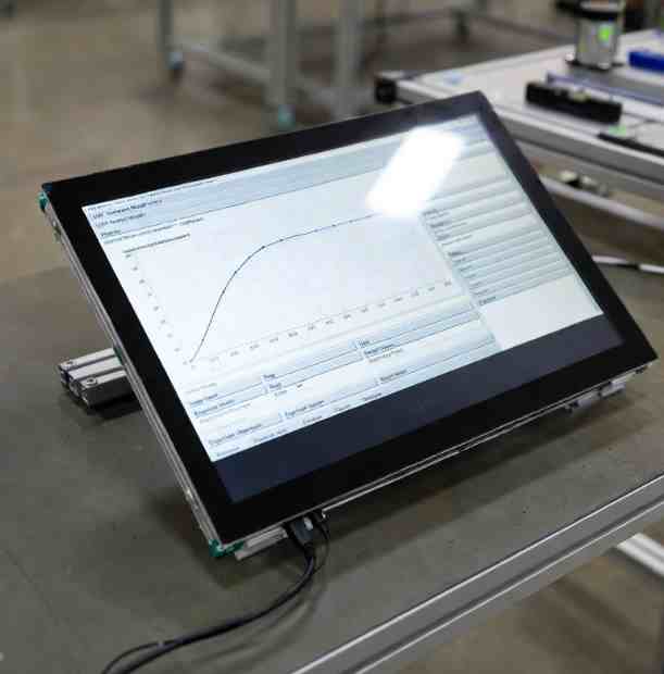 17.3寸LCD工控液晶屏幕怎么选？高亮与功耗如何平衡？